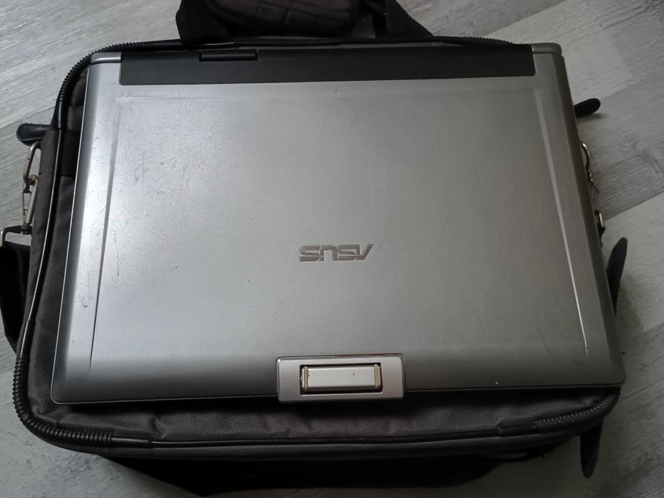 Laptop Asus F5SR Intel Core 2 Duo T5800 2.0 GHz, 3 GB RAM, 320 GB HDD
