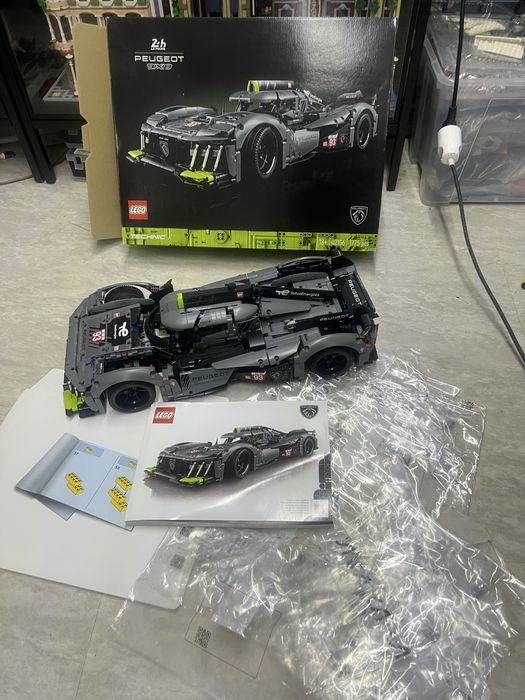 Lego Technic 42156 - PEUGEOT 9X8 24H Le Mans Hybrid Hypercar