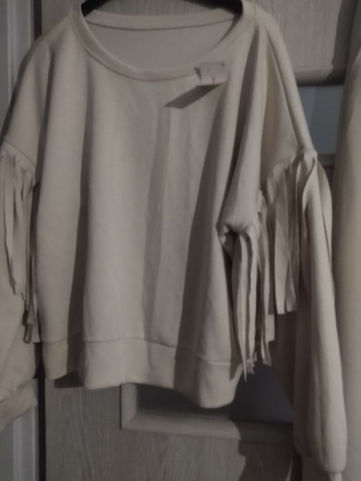 Nowy beżowy dres z frędzlami