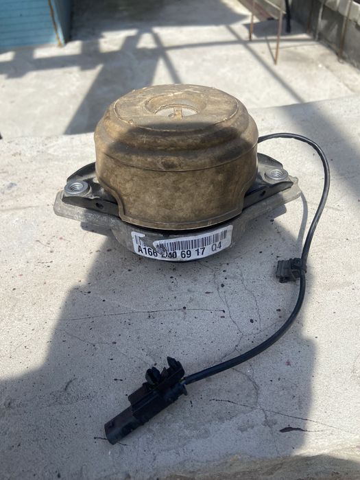 Правая подушка двигателя Mercedes-Benz GLE