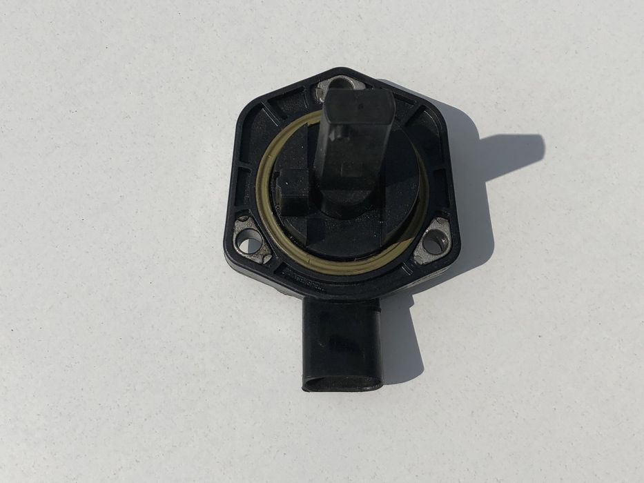 Датчик уровня масла двигателя Passat B6 2.0 BMP BKP BMR CBA BLR BVY