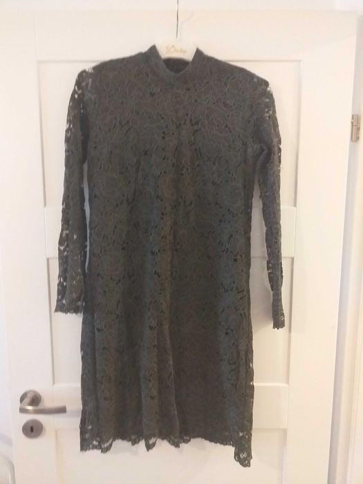 Sukienka koronka Reserved