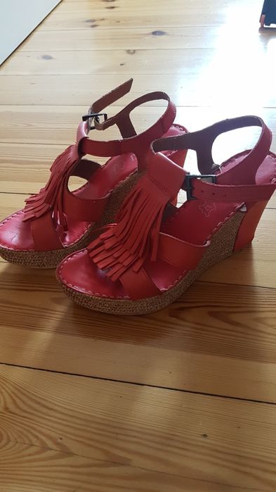 Sandały na koturnie Lasocki