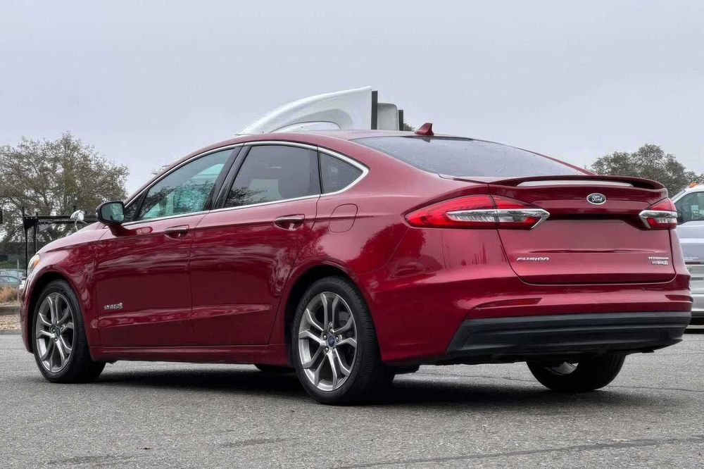 Ford Fusion Hybrid Titanium      2019