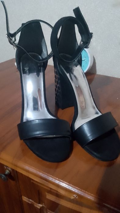 Босоніжки 39 розмір