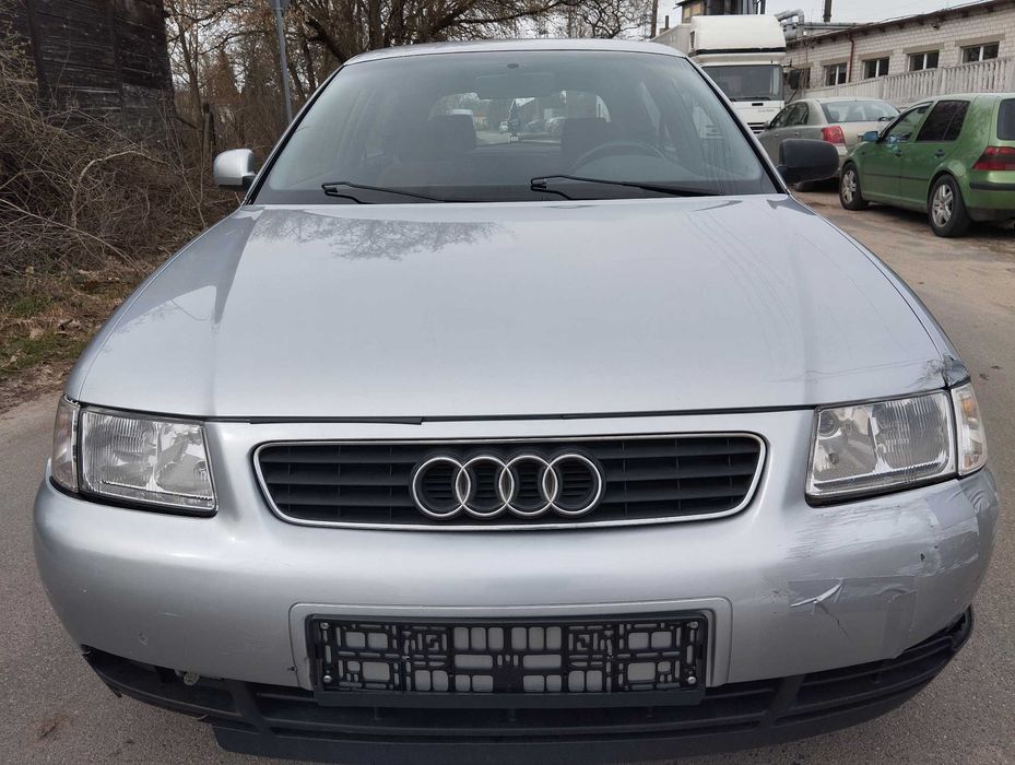 Audi A3 1.6i 3D 8L 2002r. Zderzak przedni.