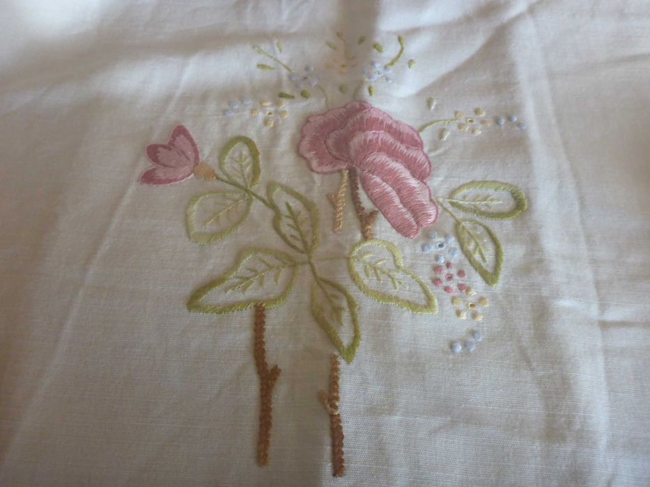 Linho Puro - 3 requintadas toalhas casa banho, bordado floral manual