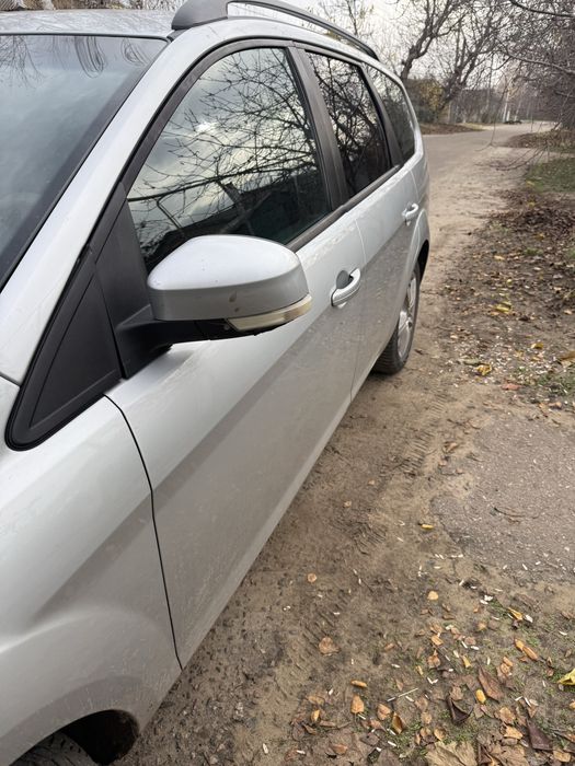 Продам Форд Фокус 1.8 бензин