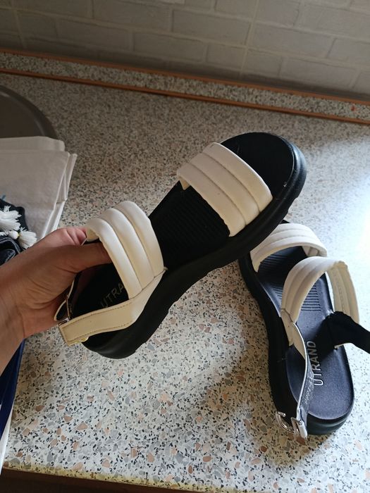 Нові 36 розмір на худеньку ніжку