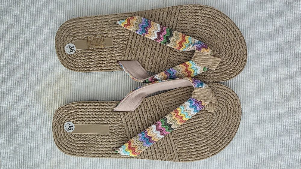 Chinelos novos menina