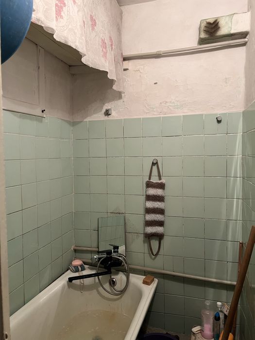 Продаж Тесленка 20, площа Володимира Великого, пл. Артема, під ремонт