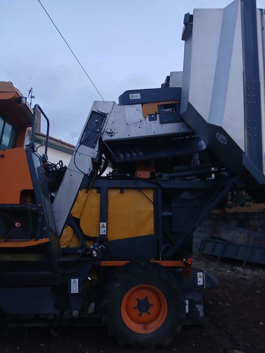 Maquinas de vindimar Pellenc 4240 e 3100