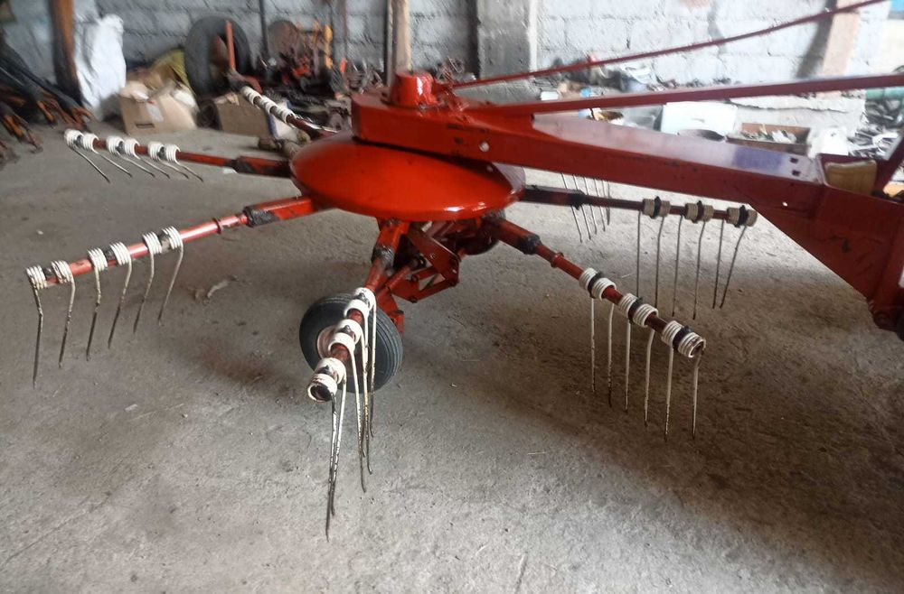 Zgrabiarka karuzelowa Pottinger 300