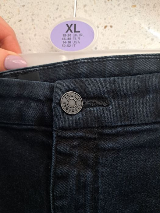 Elastyczne spodnie dżinsowe Armani Exchange rozm.S/M