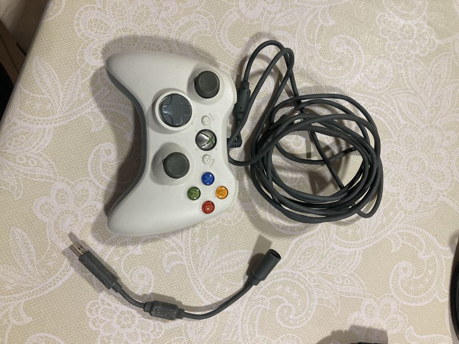 XBox 360 Premium para peças c/2 comandos + jogos + wifi + cabos