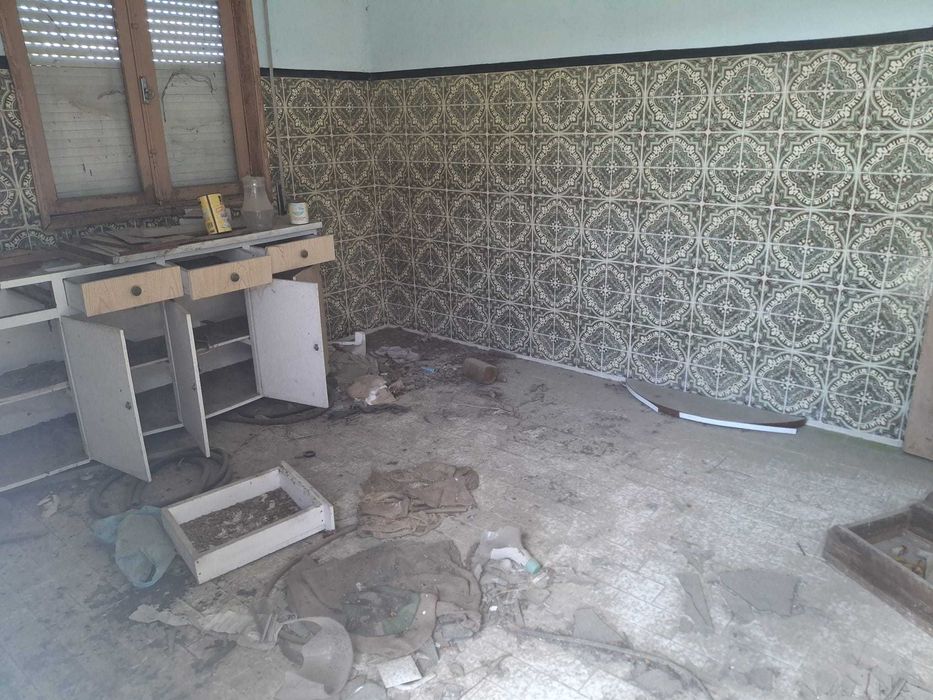 Casa para restaurar com 3.527m perto da saída da A42 Felgueiras