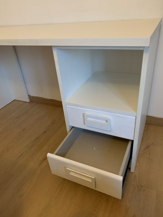 Secretária branca em muito bom estado