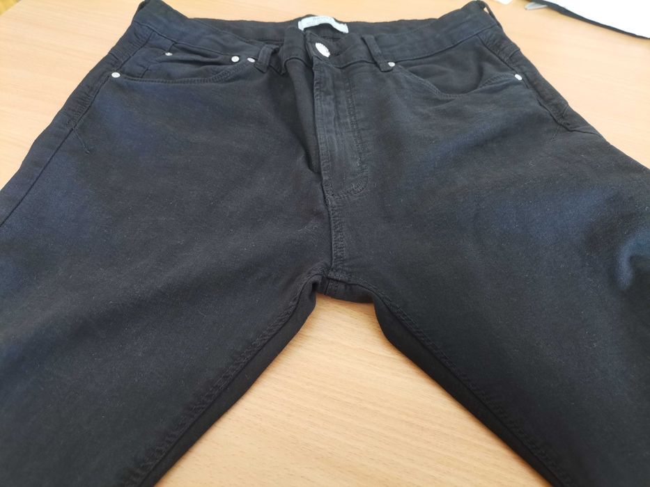 Czarne spodnie Bershka rozmiar 42