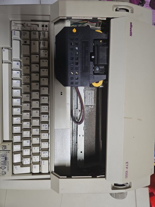 Máquina de Escrever Elétrica Olivetti ETP 1000 – Vintage
