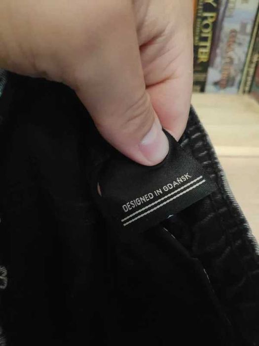 Spodnie czarne Jogger. Cropp. Rozm. W30, L32.