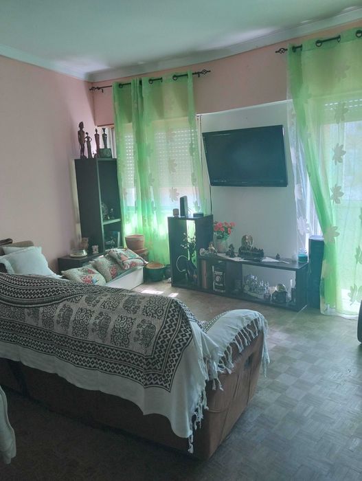 Quarto espaçoso na Cruz de Pau ,despesas incluídas