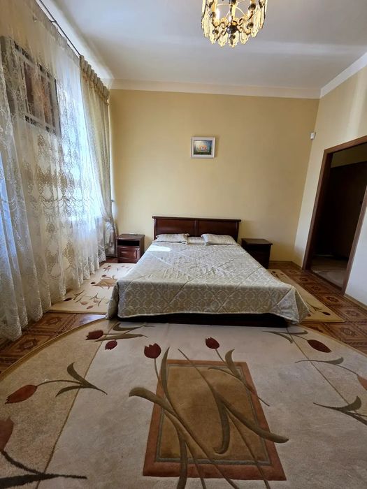 Продаж 2 кімнатна  сталінка Центр,  автономка,ліфт