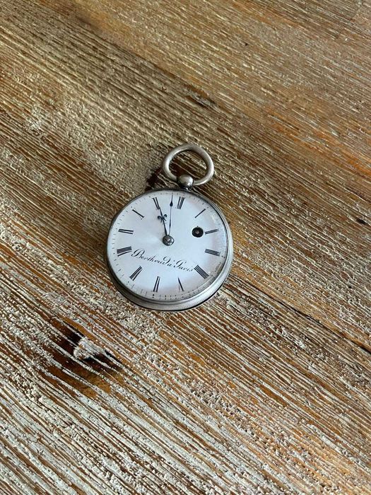 Różne zegary, antyki, sprawne.