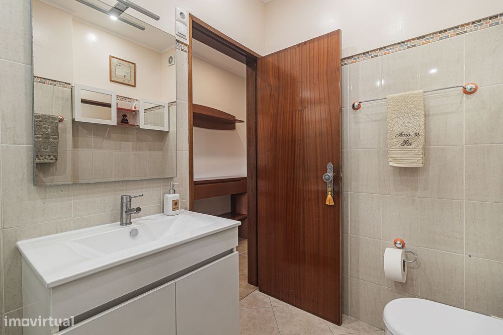 Apartamento T2 em Amora - Cruz de Pau