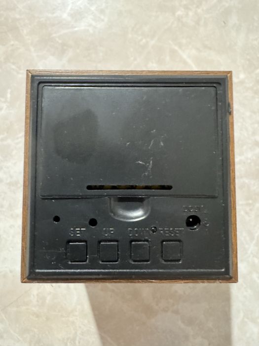 Cyfrowy budzik LED, drewniany, zegar stołowy z alarmami