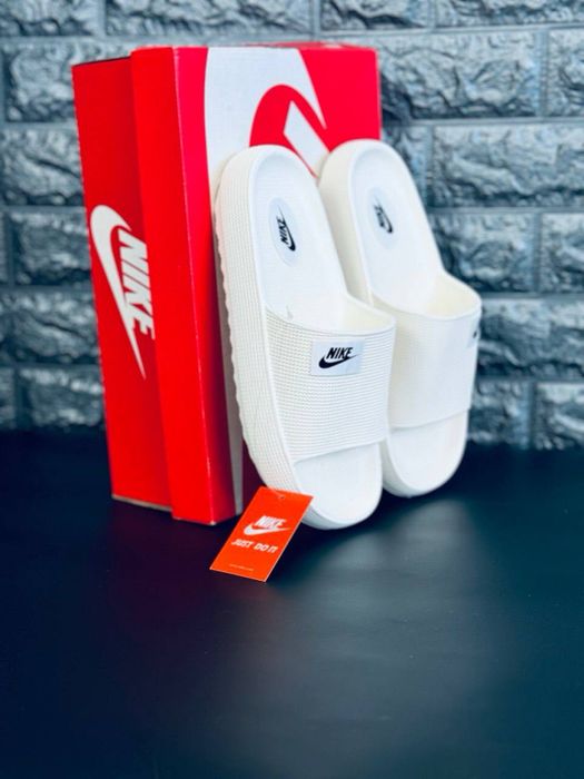 Женские шлепки тапочки Nike/шлепанцы для улицы/ качественные слансы