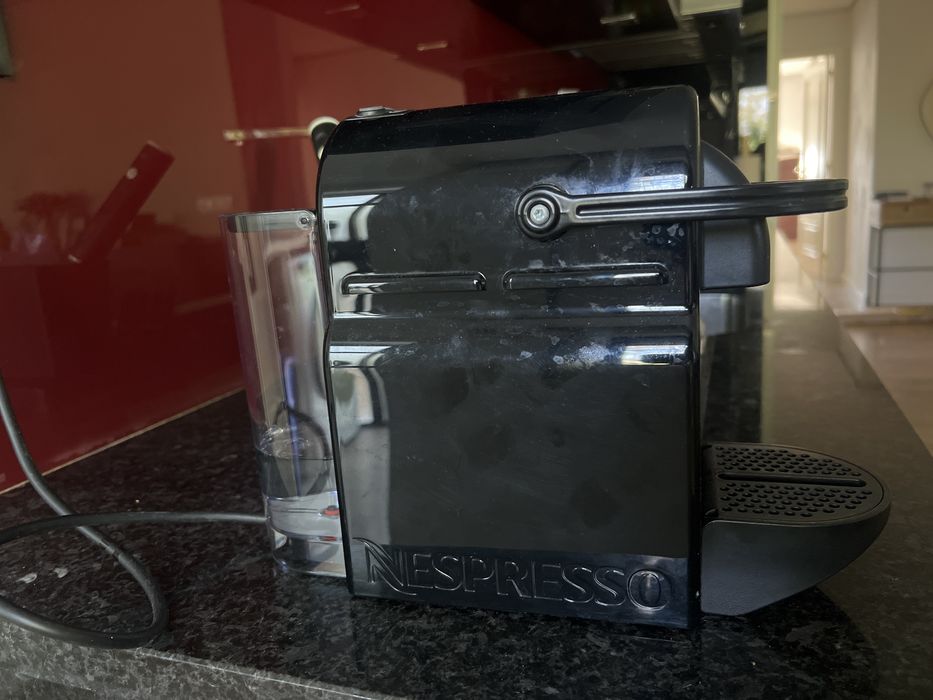 Máquina de Café DELONGHI Nespresso Inissia