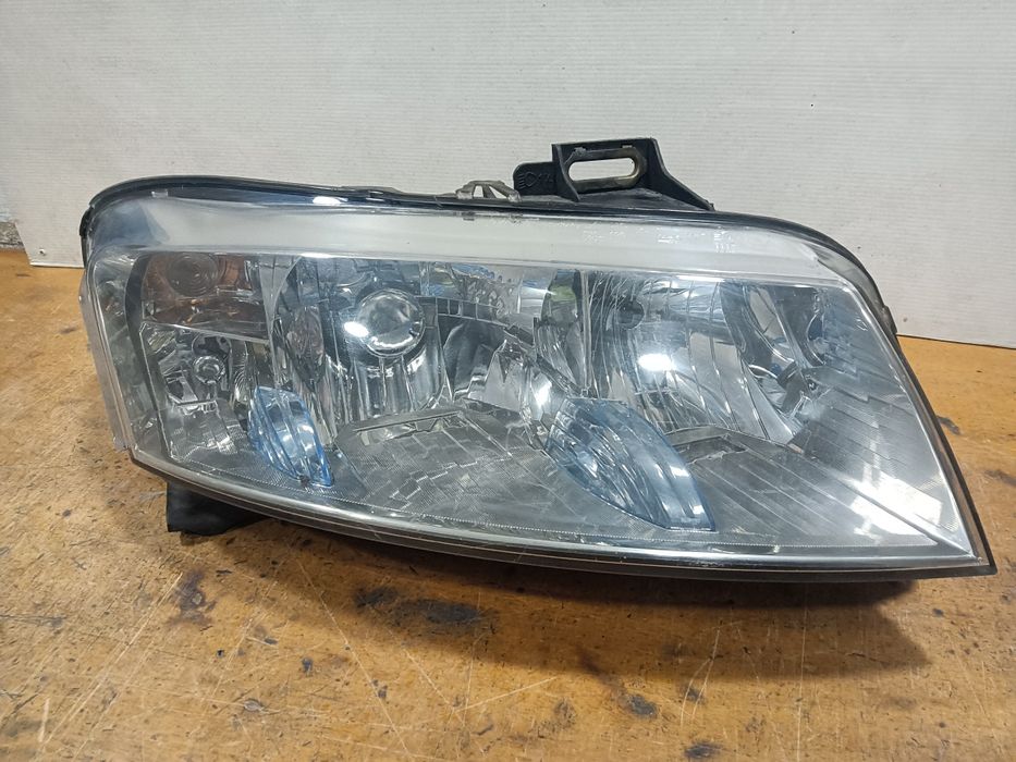Farol Fiat stilo ótica 2004 lado direito original