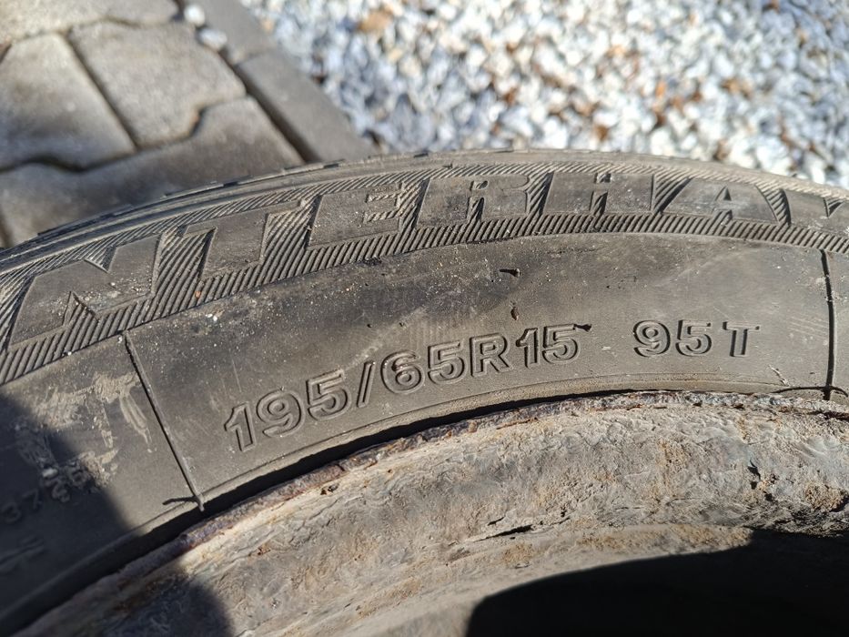 Felgi stalowe R 15 z oponami zimowymi komplet 4 sztuk.