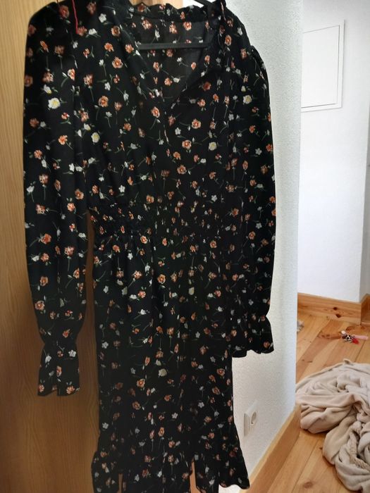 Varios vestidos como novos