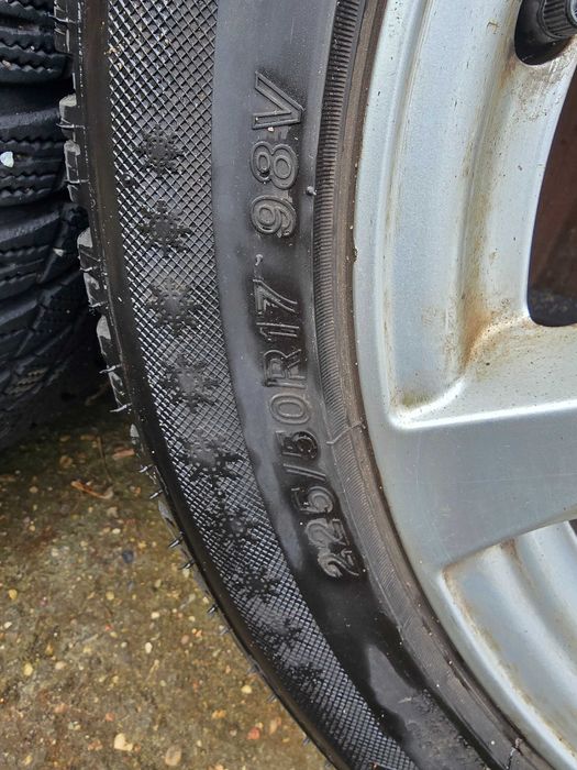 Felgi aluminiowe opony zima 17" Audi 5x112 225/50r17 7,5jx17h2 et45 8k0601025k