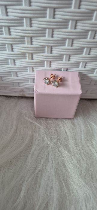 Srebrne kolczyki z jasnoniebieskim moissanitem 1ct x 2
