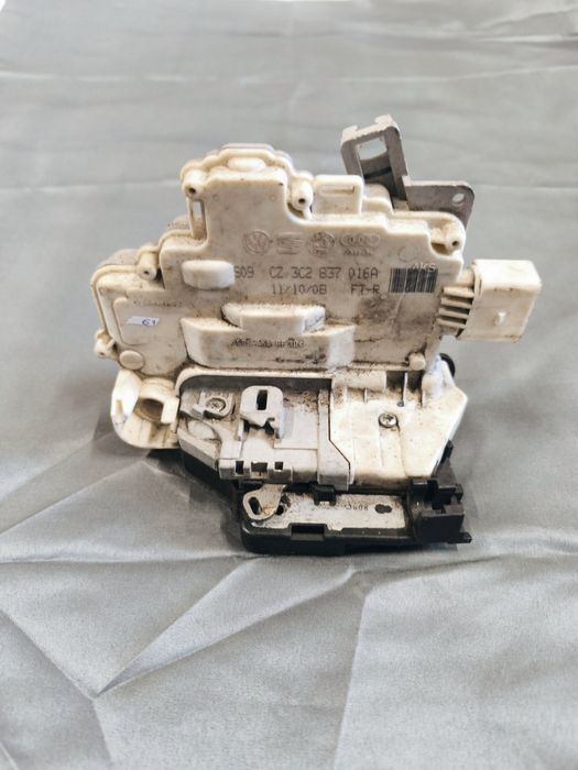 Fecho da Porta Frente Dto - 3C2837016A - VW TIGUAN (5N_)