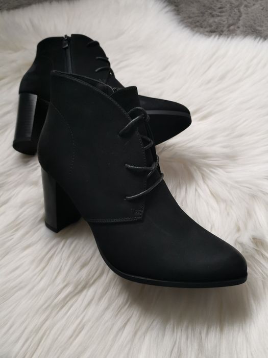 Botki wiązane i na ekspres