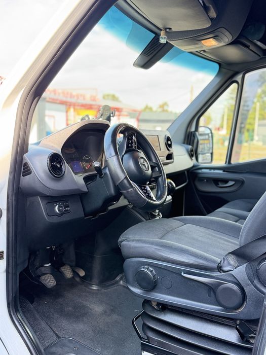 Mercedes-Benz Sprinter 907