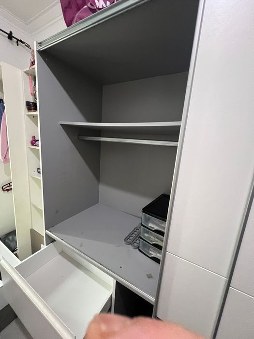 Roupeiro porta de correr