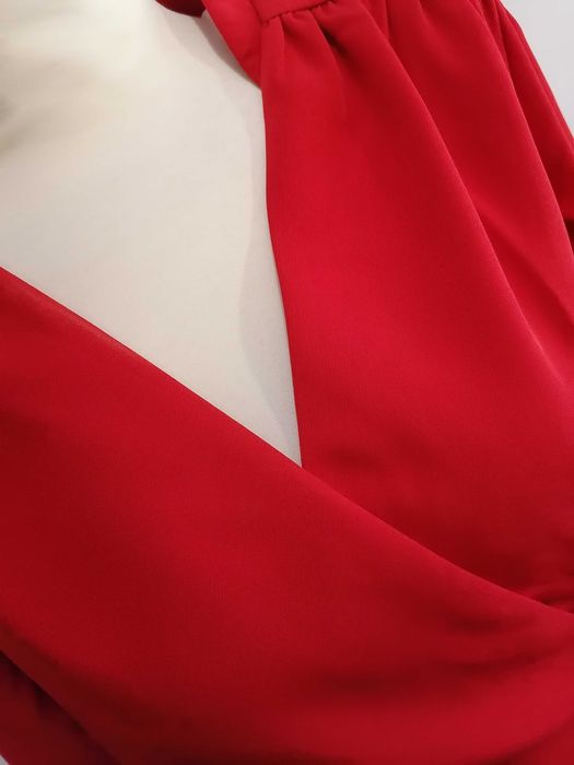 MOE531 Sukienka mini z falbaną na boku RED 36 S