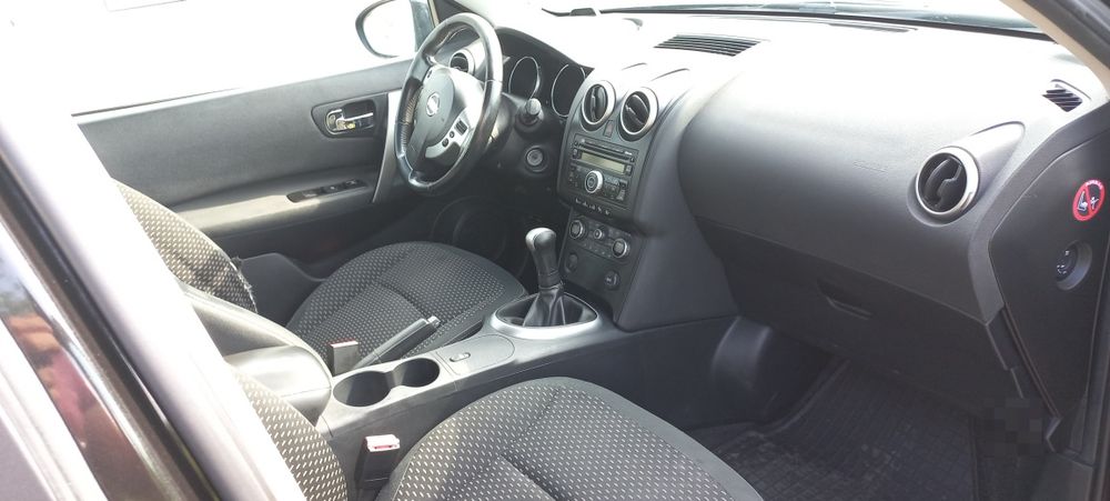 Nissan Qashqai  1,6 benzyna