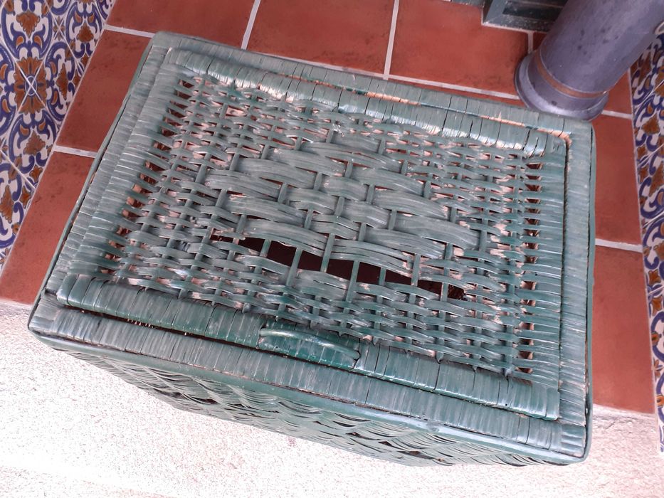 Cesto de roupa em palha
