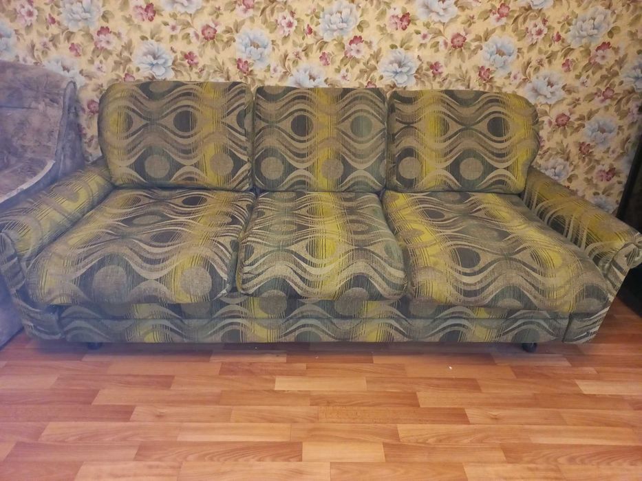 Продам недорого диван-лягушку