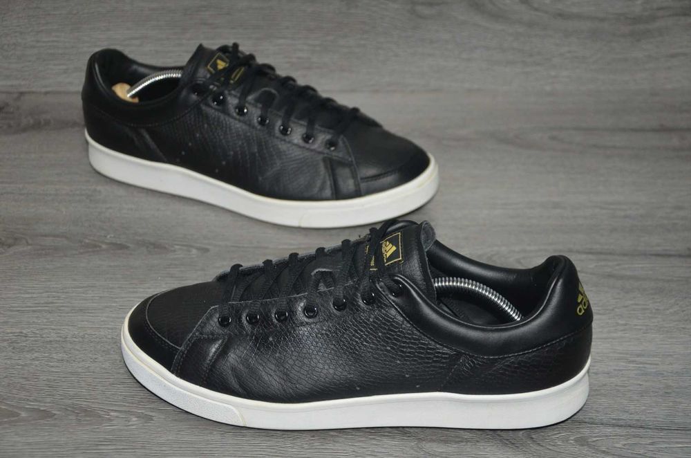 Продам кросівки шкіряні Фірма Adidas Adicross Classic .