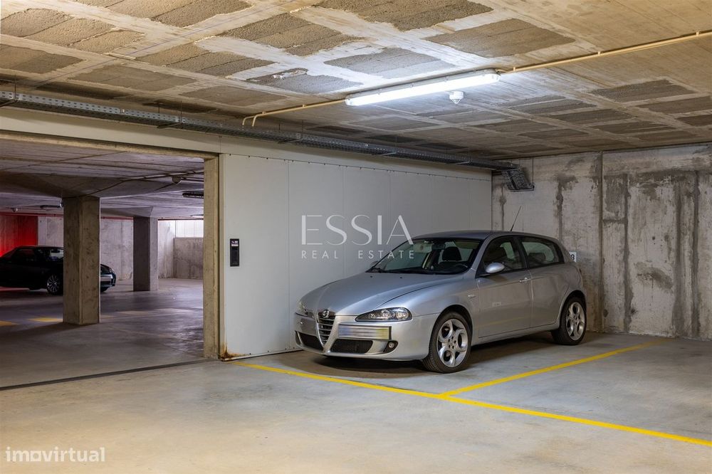 Apartamento T4+1 em Serralves com garagem