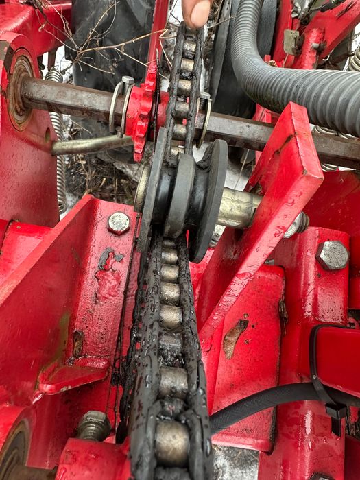 Сівалка пневматична VEGA-8 «Червона Зірка», 8 рядків, точного висіву