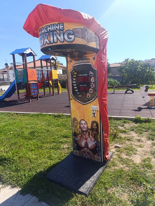 Vendo 2 máquinas soco (Boxe) funcionar a 100%