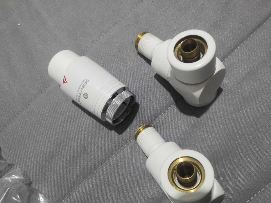 Zawór kątowy EXCLUSIVE GZ 1/2 16x2 PEX SCHLOSSER głowica termostatyczn