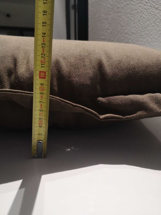 2 Almofadas castanhas com enchimento